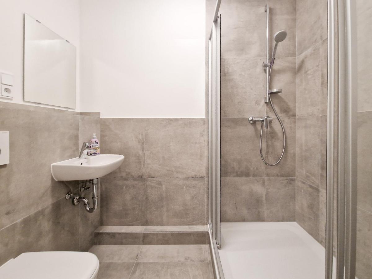 Raj Living - City Apartment With 3 Rooms - 15 Min Messe Dus & 10 Min Old Town Dus Дюссельдорф Екстер'єр фото
