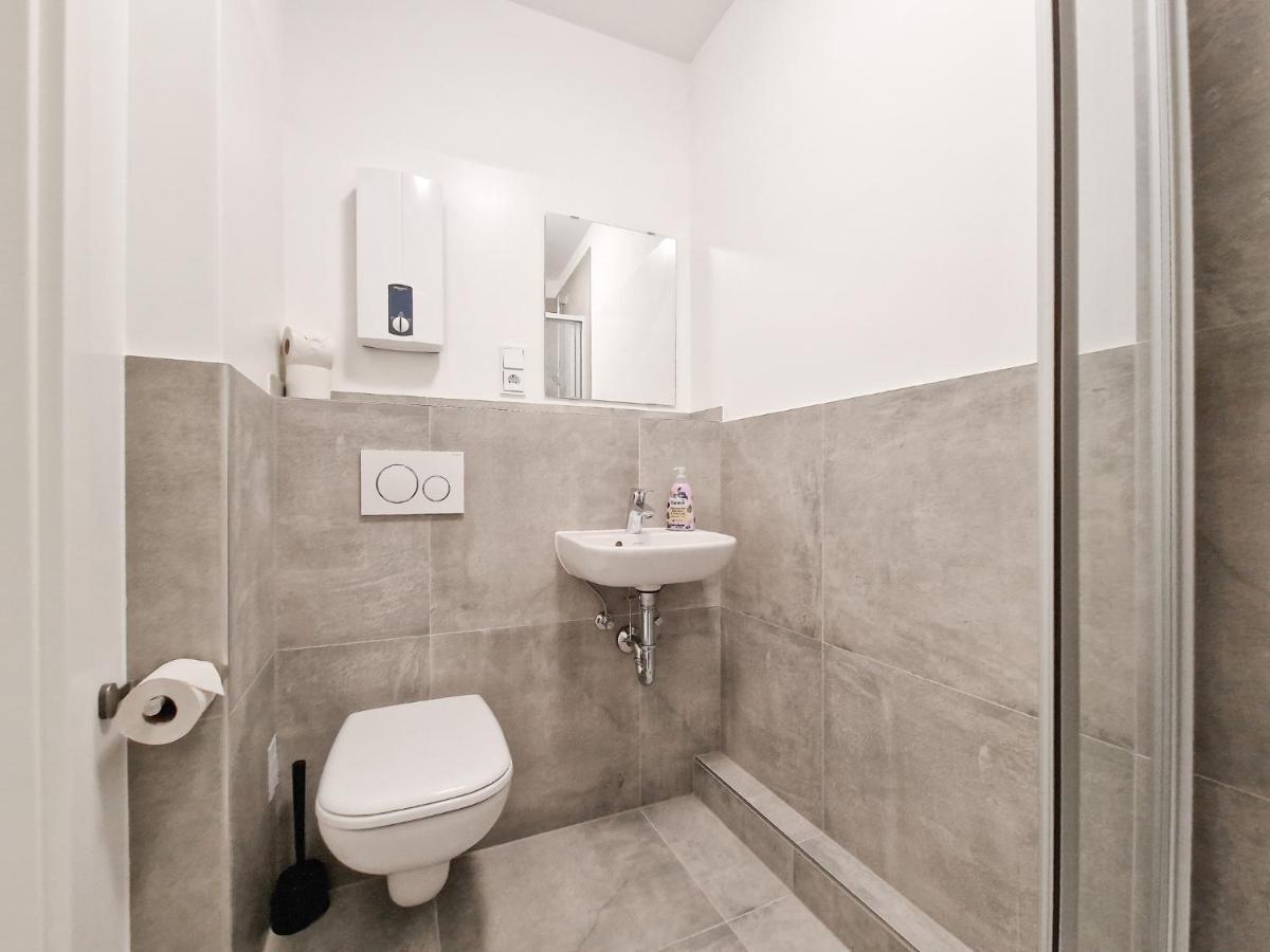 Raj Living - City Apartment With 3 Rooms - 15 Min Messe Dus & 10 Min Old Town Dus Дюссельдорф Екстер'єр фото